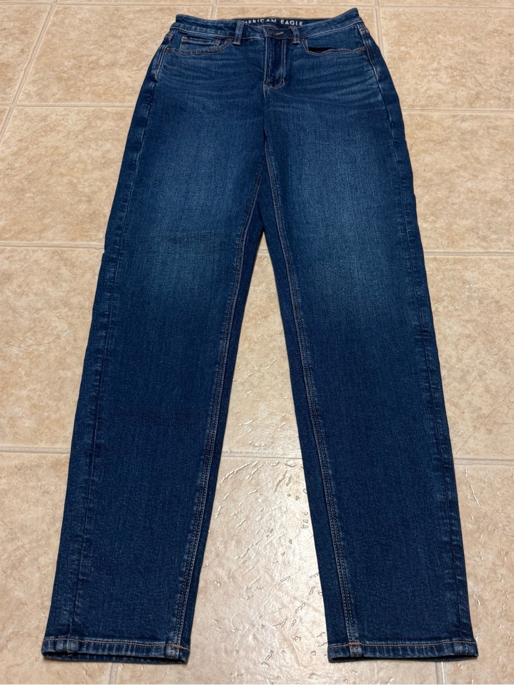 AEO Mom Jeans in Medium Wash Size 2 X-Long Length